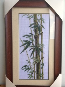 tranh-theu-chu-thap-1